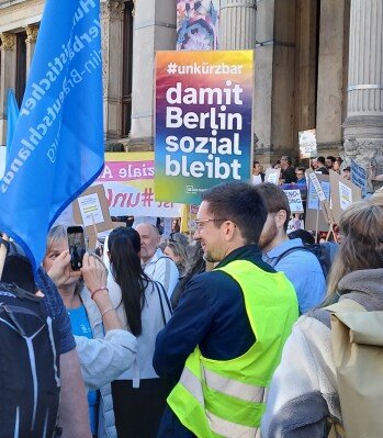 4.000 Menschen gehen auf die Straße für ein soziales Berlin